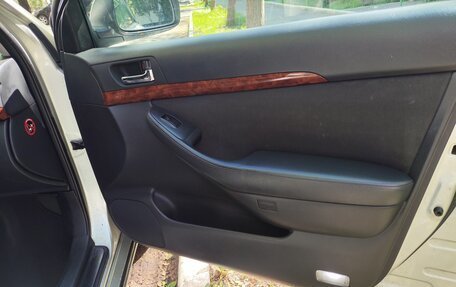 Toyota Avensis III рестайлинг, 2004 год, 700 000 рублей, 9 фотография