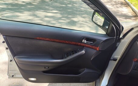 Toyota Avensis III рестайлинг, 2004 год, 700 000 рублей, 24 фотография