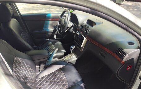 Toyota Avensis III рестайлинг, 2004 год, 700 000 рублей, 18 фотография