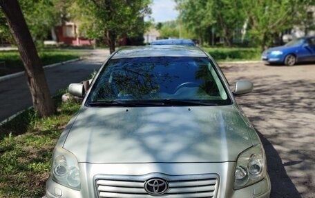 Toyota Avensis III рестайлинг, 2004 год, 700 000 рублей, 28 фотография