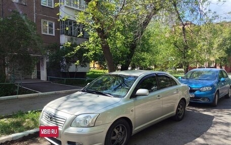 Toyota Avensis III рестайлинг, 2004 год, 700 000 рублей, 34 фотография
