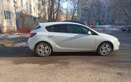 Opel Astra J, 2011 год, 600 000 рублей, 1 фотография