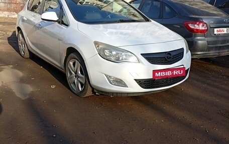 Opel Astra J, 2011 год, 600 000 рублей, 2 фотография