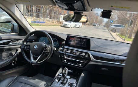 BMW 5 серия, 2019 год, 2 300 000 рублей, 16 фотография