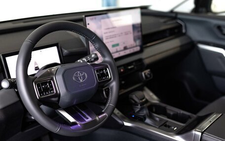 Toyota RAV4, 2025 год, 4 899 000 рублей, 17 фотография