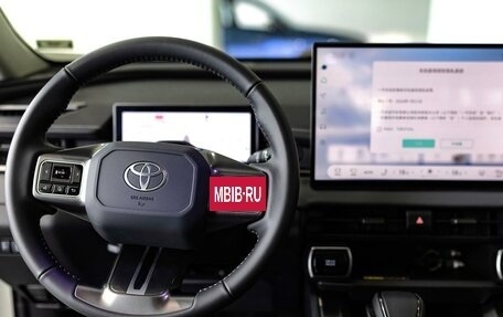 Toyota RAV4, 2025 год, 4 899 000 рублей, 19 фотография