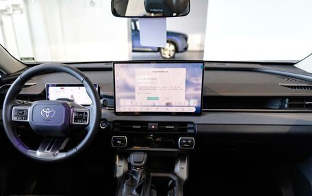 Toyota RAV4, 2025 год, 4 899 000 рублей, 20 фотография