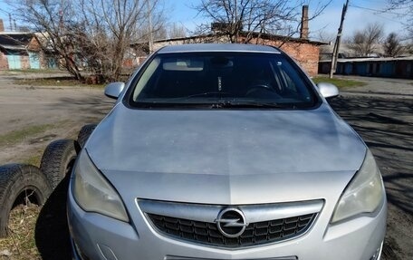 Opel Astra J, 2010 год, 650 000 рублей, 1 фотография
