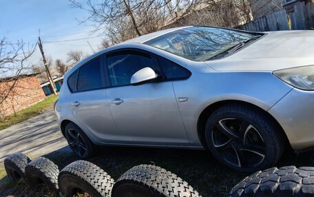 Opel Astra J, 2010 год, 650 000 рублей, 2 фотография