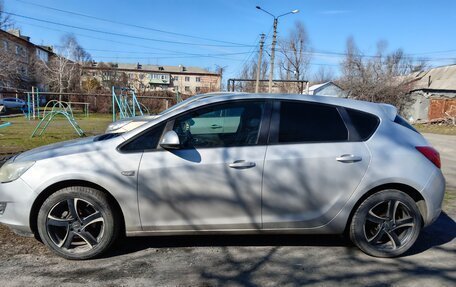 Opel Astra J, 2010 год, 650 000 рублей, 4 фотография
