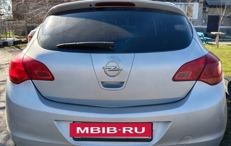 Opel Astra J, 2010 год, 650 000 рублей, 3 фотография