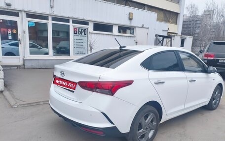 Hyundai Solaris II рестайлинг, 2021 год, 1 700 000 рублей, 4 фотография