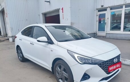 Hyundai Solaris II рестайлинг, 2021 год, 1 700 000 рублей, 2 фотография