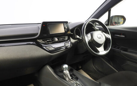 Toyota C-HR I рестайлинг, 2018 год, 2 149 000 рублей, 10 фотография