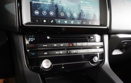 Jaguar F-Pace, 2016 год, 3 350 000 рублей, 12 фотография