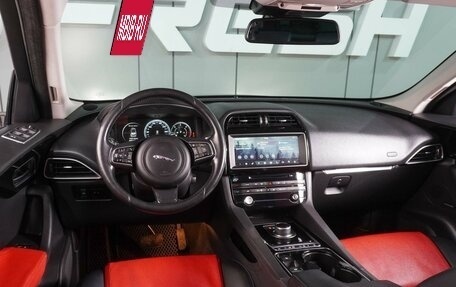 Jaguar F-Pace, 2016 год, 3 350 000 рублей, 6 фотография