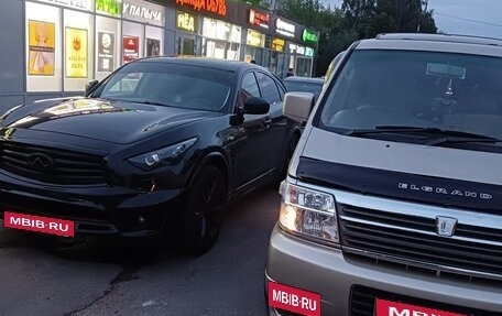 Nissan Elgrand I, 1999 год, 800 000 рублей, 3 фотография