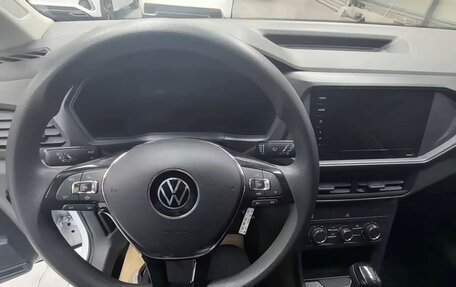 Volkswagen T-Cross I, 2023 год, 1 590 000 рублей, 7 фотография