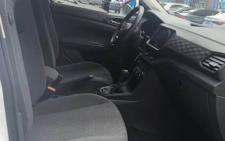 Volkswagen T-Cross I, 2023 год, 1 590 000 рублей, 11 фотография