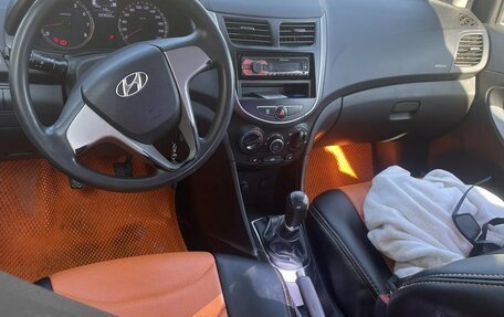 Hyundai Solaris II рестайлинг, 2015 год, 700 000 рублей, 5 фотография