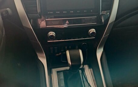 Mitsubishi Pajero Sport III рестайлинг, 2022 год, 4 400 000 рублей, 7 фотография