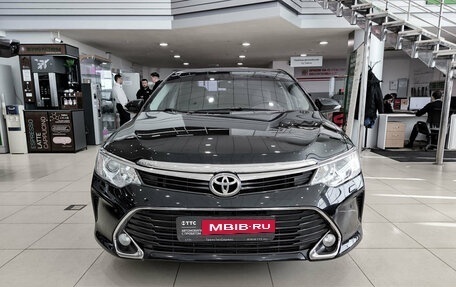 Toyota Camry, 2017 год, 2 395 000 рублей, 2 фотография
