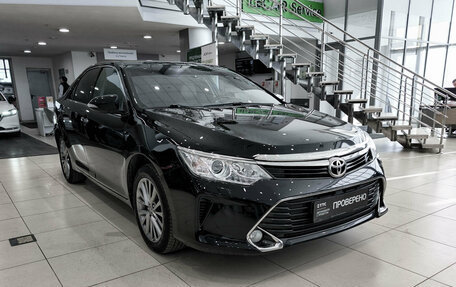 Toyota Camry, 2017 год, 2 395 000 рублей, 3 фотография