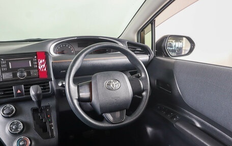 Toyota Sienta II, 2016 год, 1 529 000 рублей, 15 фотография