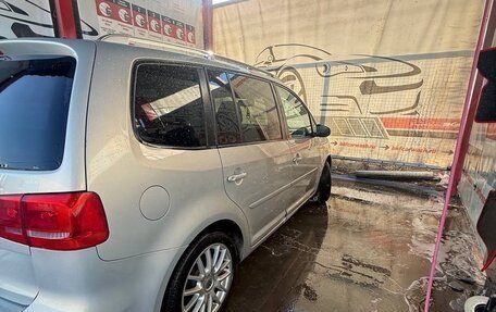 Volkswagen Touran III, 2010 год, 1 050 000 рублей, 4 фотография