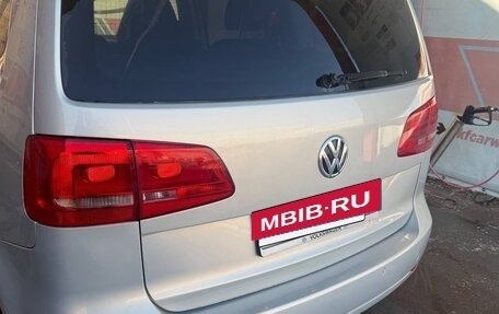 Volkswagen Touran III, 2010 год, 1 050 000 рублей, 3 фотография