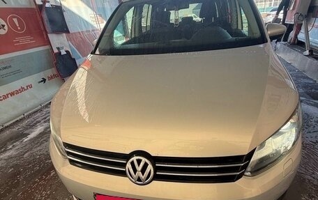 Volkswagen Touran III, 2010 год, 1 050 000 рублей, 6 фотография