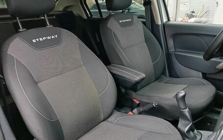 Renault Logan II, 2020 год, 975 000 рублей, 10 фотография