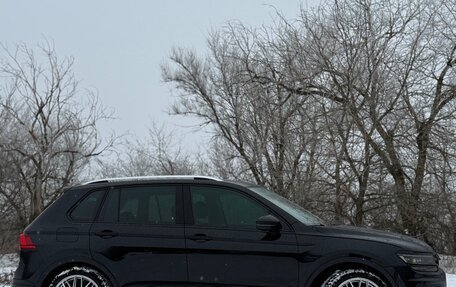 Volkswagen Tiguan II, 2018 год, 2 620 000 рублей, 3 фотография