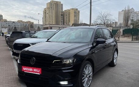 Volkswagen Tiguan II, 2018 год, 2 620 000 рублей, 21 фотография