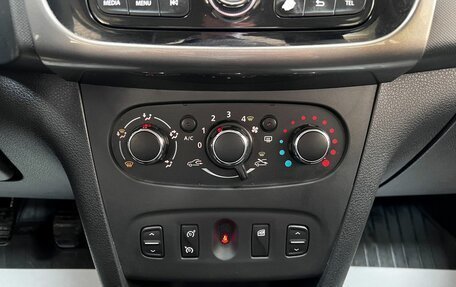 Renault Logan II, 2017 год, 745 000 рублей, 21 фотография