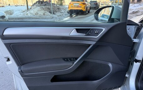 Volkswagen Golf VII, 2018 год, 1 800 000 рублей, 25 фотография