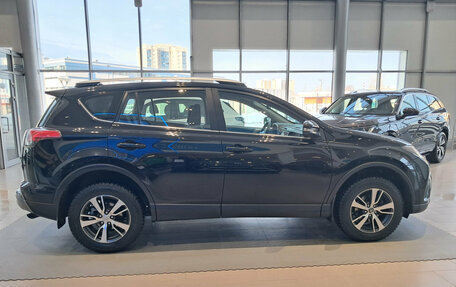 Toyota RAV4, 2018 год, 2 396 000 рублей, 8 фотография