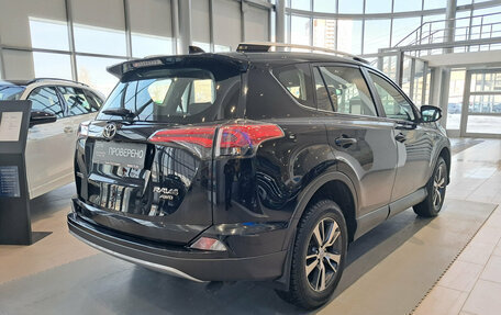 Toyota RAV4, 2018 год, 2 396 000 рублей, 9 фотография