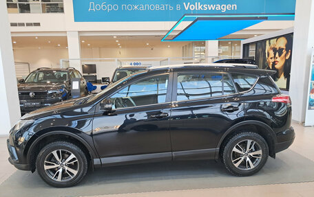 Toyota RAV4, 2018 год, 2 396 000 рублей, 12 фотография