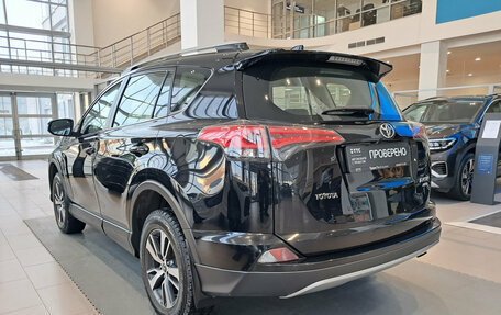 Toyota RAV4, 2018 год, 2 396 000 рублей, 11 фотография