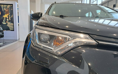 Toyota RAV4, 2018 год, 2 396 000 рублей, 21 фотография