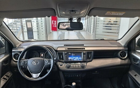Toyota RAV4, 2018 год, 2 396 000 рублей, 18 фотография