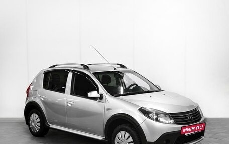 Renault Sandero I, 2013 год, 895 000 рублей, 2 фотография