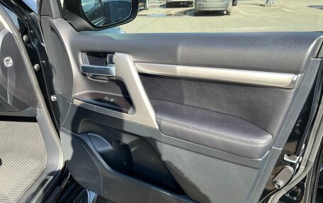 Toyota Land Cruiser 200, 2019 год, 9 490 000 рублей, 30 фотография