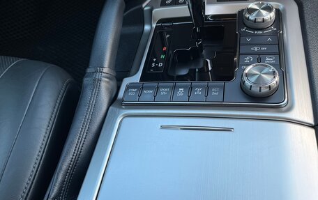 Toyota Land Cruiser 200, 2019 год, 9 490 000 рублей, 26 фотография