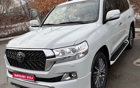 Toyota Land Cruiser 200, 2017 год, 6 900 000 рублей, 1 фотография