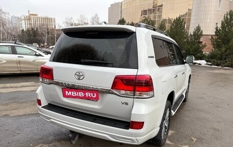 Toyota Land Cruiser 200, 2017 год, 6 900 000 рублей, 3 фотография