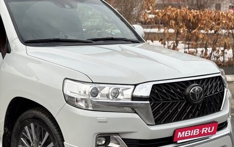 Toyota Land Cruiser 200, 2017 год, 6 900 000 рублей, 2 фотография