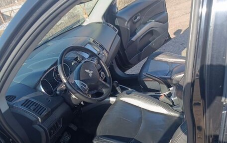 Mitsubishi Outlander III рестайлинг 3, 2007 год, 800 000 рублей, 12 фотография