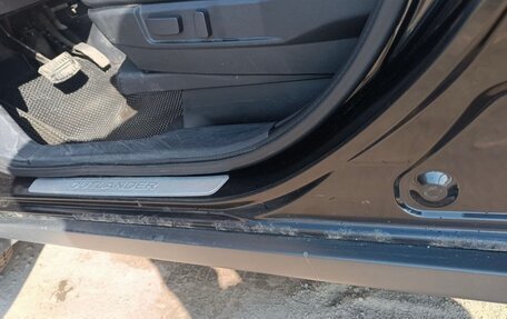 Mitsubishi Outlander III рестайлинг 3, 2007 год, 800 000 рублей, 25 фотография